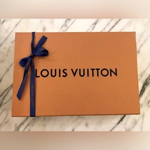 LOUIS VUITTON BOX & BOW